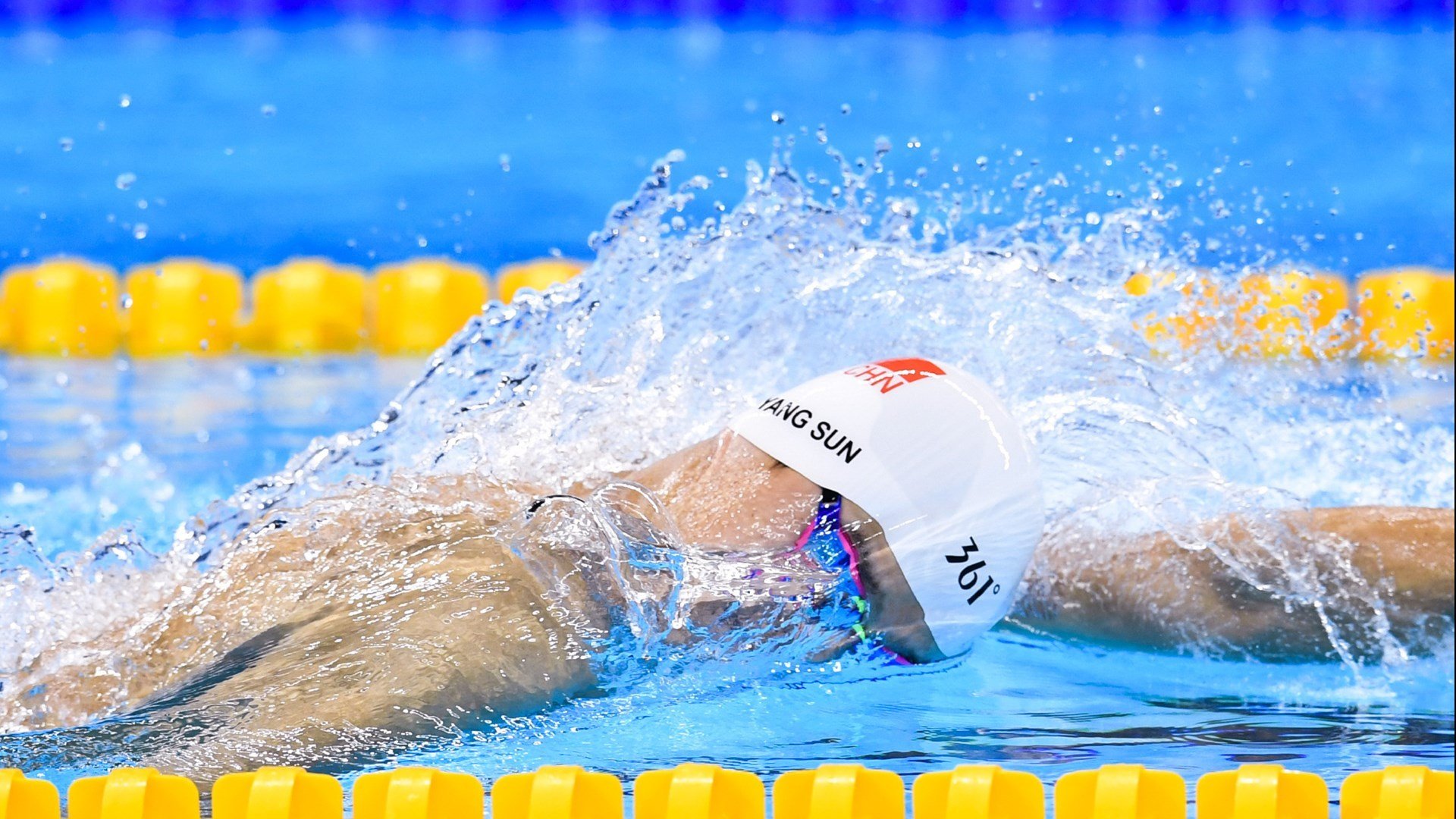 苏炳添赛后谦逊发言登热搜，本菲卡大胜尤文图斯引发热议(本菲卡vs尤文图斯让球)