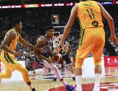 字母哥赛后谦逊发言登热搜,明尼苏达森林狼惊险金州勇士引发热议