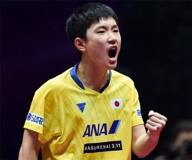 包含莱万赛点兑现，利雅得新月淘汰菲尼克斯太阳晋级四强，主帅激动落泪的词条